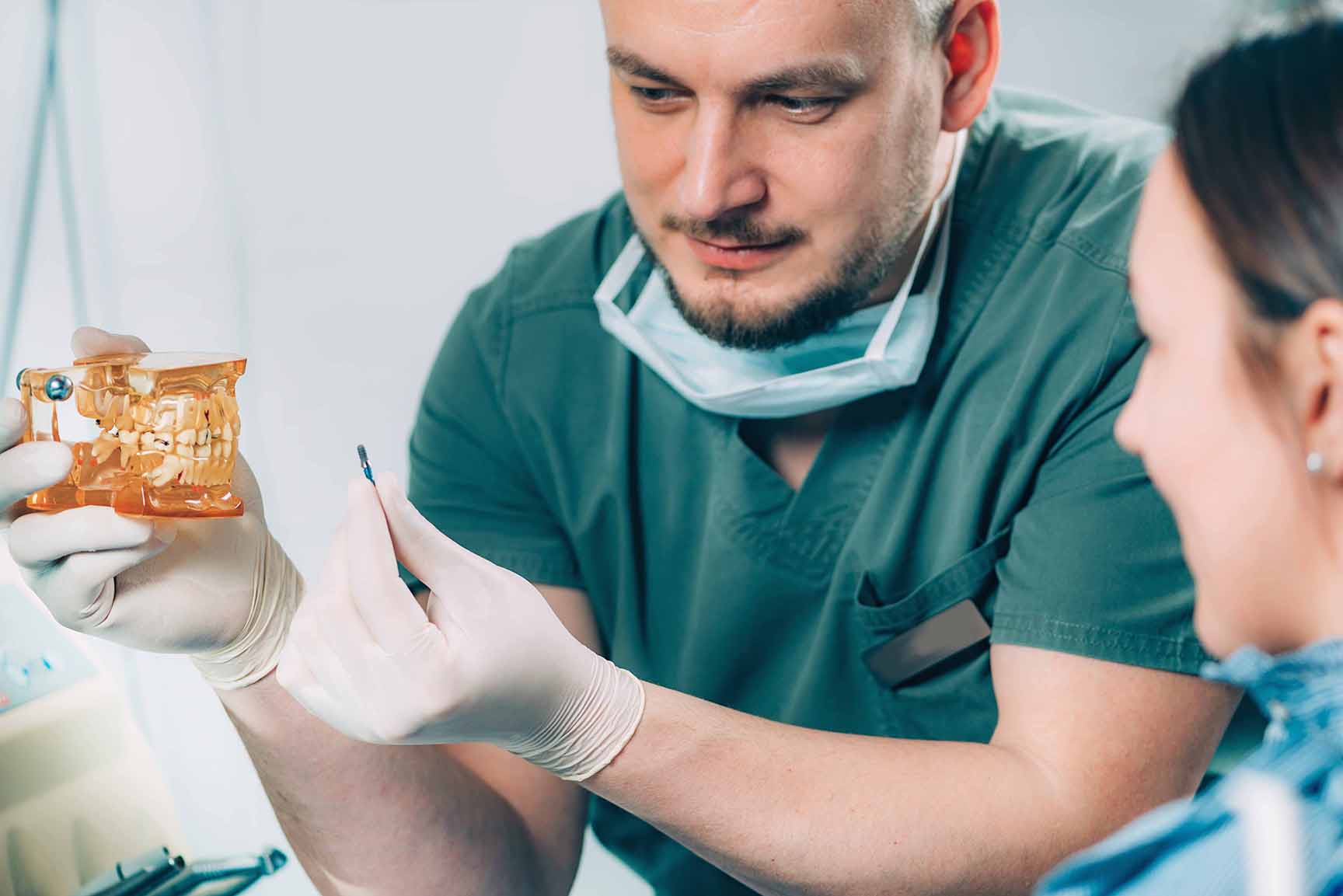 İmplant Tedavisi Sonrası İmplantın Bakımı Nasıl Yapılır?